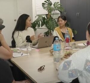 Working session around a table at Te Hiku Media.